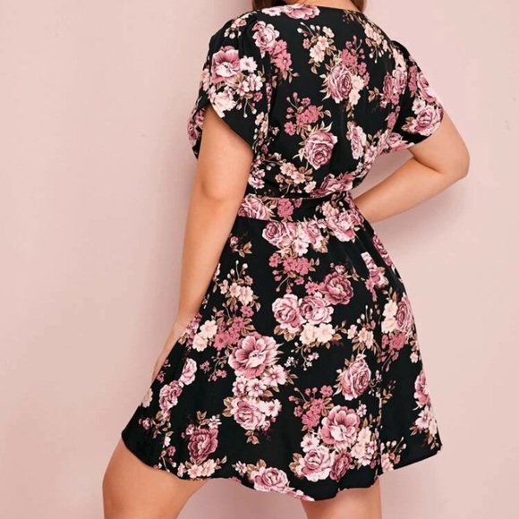 NWOT Floral mini Dress - Picture 2 of 2